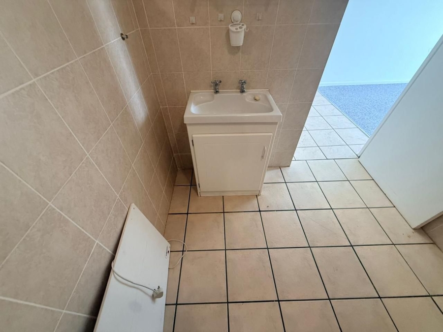 To Let 1 Bedroom Property for Rent in Langerug Western Cape
